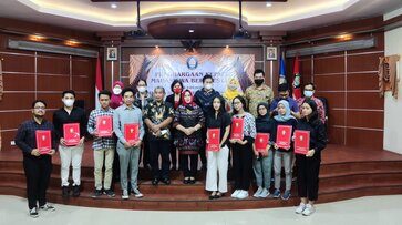 Penghargaan Kepada Mahasiswa Berprestasi FH UNDIP