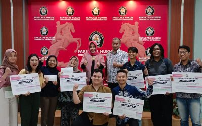 Penyerahan Hadiah Kepada Pemenang Lomba Video Kreasi