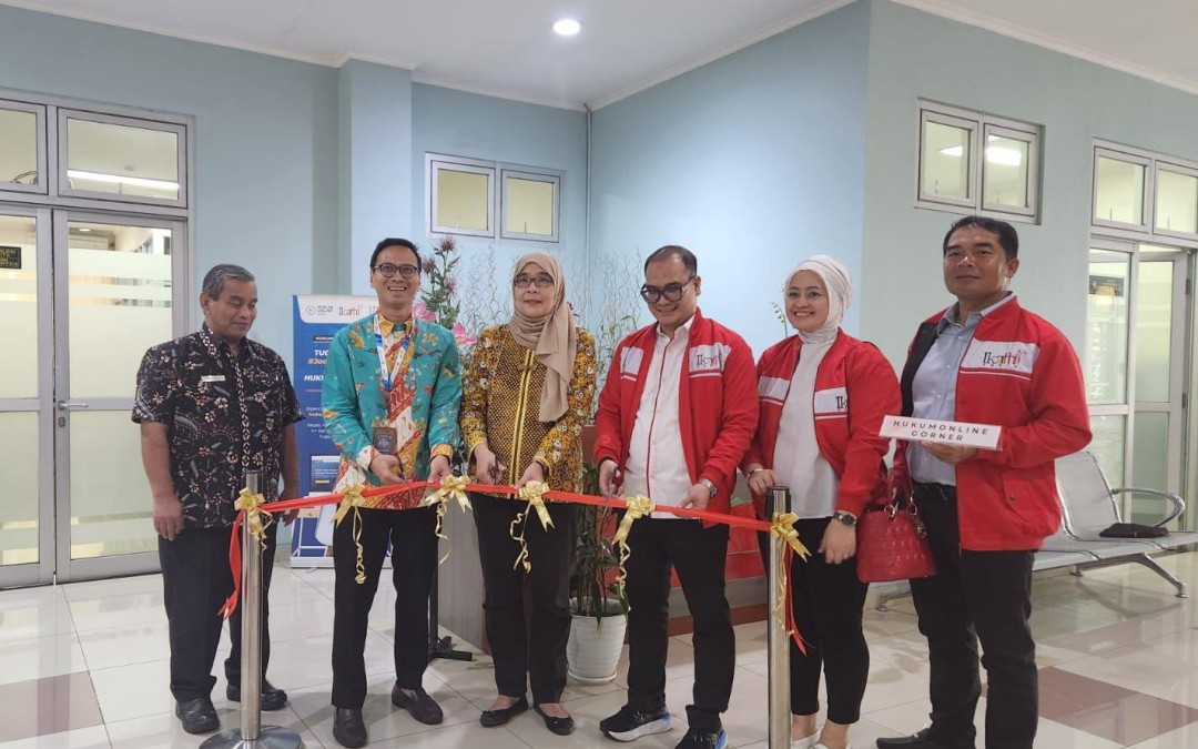 Signing of the Collaboration Agreement between Undip Law Faculty and DPP IKA FH Undip and PT. Justika Broadcast Publica (Online Law)